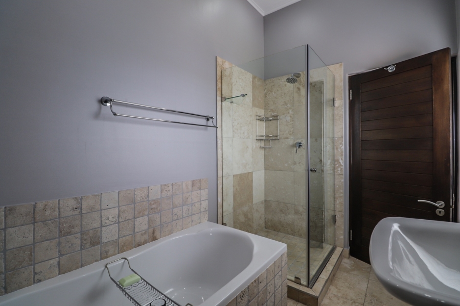 5 Bedroom Property for Sale in Oubaai Western Cape